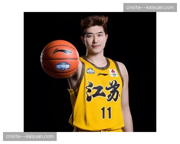 吴冠希左膝韧带撕裂手术 三十一岁面临退役风险